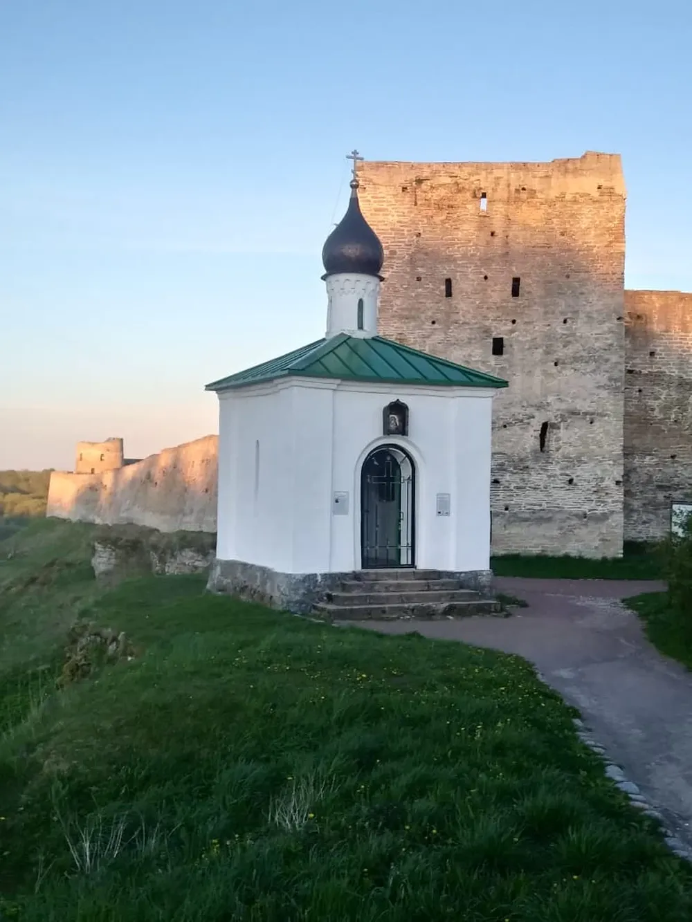 Прогулка по Изборску. Это ли не сказочная Русь – древняя изборская земля.