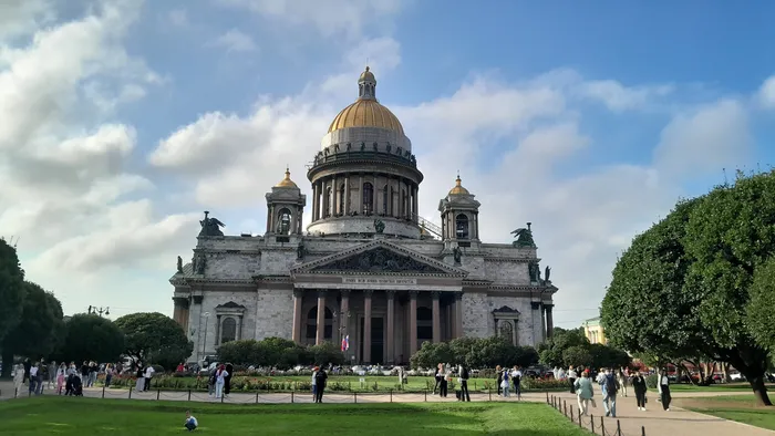 Индивидуальная обзорная экскурсия по Санкт-Петербургу на автомобиле