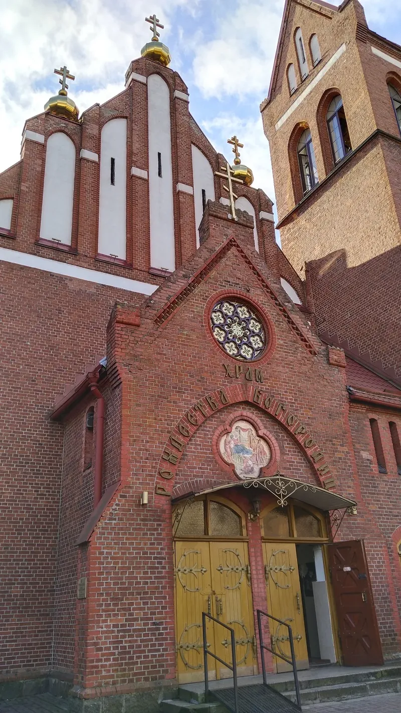 Калининградская экзотика – православные храмы, в возрожденных старых кёнигсбергских кирхах.