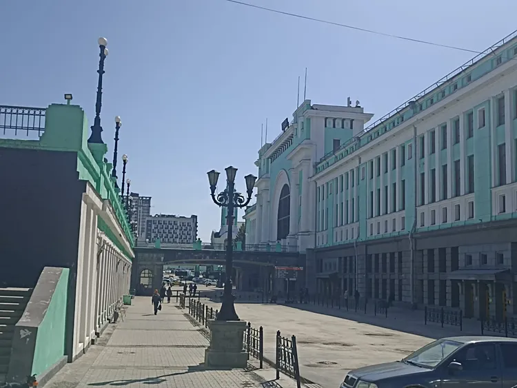 Прогулка от Главных ворот Новосибирска к тихому центру.
