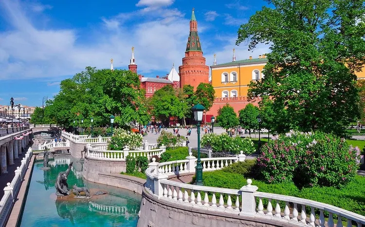 Прогулка по Александровскому саду, Красной площади и Зарядью.