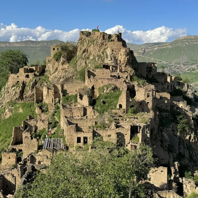 Активный тур – восхождение к заброшенному аулу Гамсутль и посещение подземного водопада