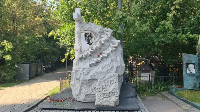 Есть ли жизнь на Ваганьковском кладбище? Часть 1