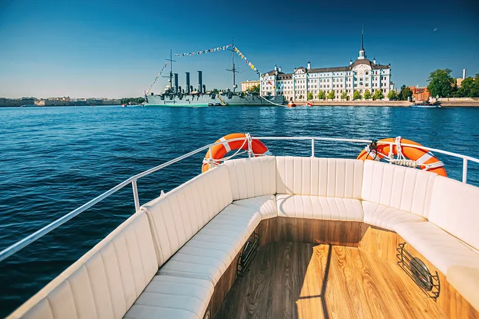 На ретро-катере по рекам и каналам