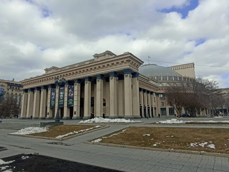 Авторская экскурсия по Красному проспекту Новосибирска