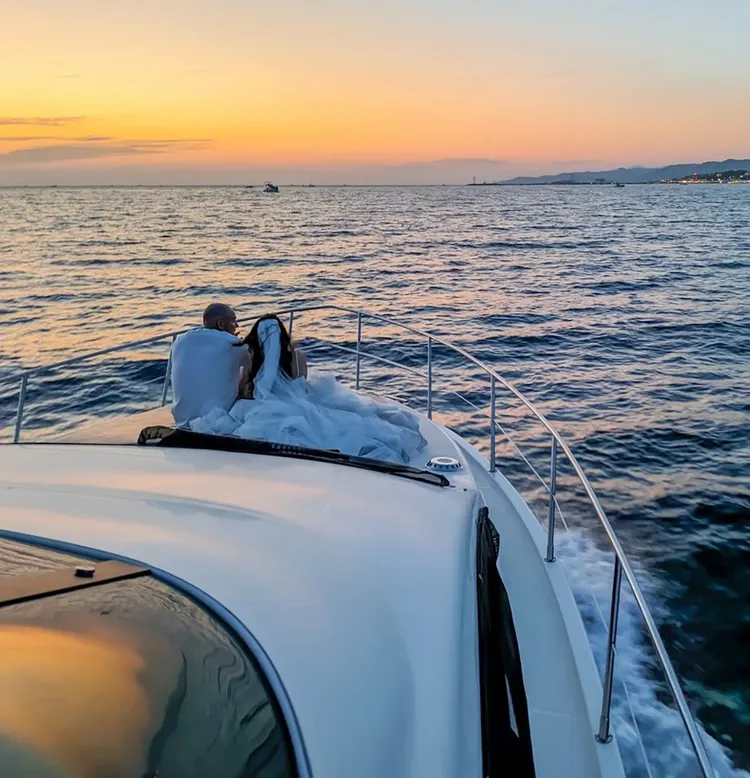 Прогулка на Круизной, роскошной яхте вдоль берега Сочи