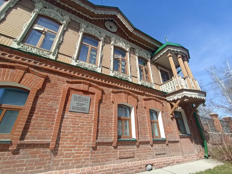 Прогулка от Главных ворот Новосибирска к тихому центру.