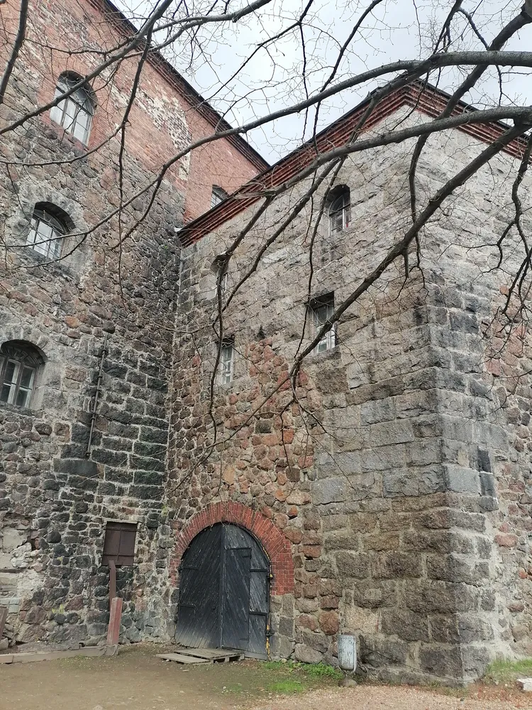 Выборгский замок — сердце города, форпост между Западом и Востоком