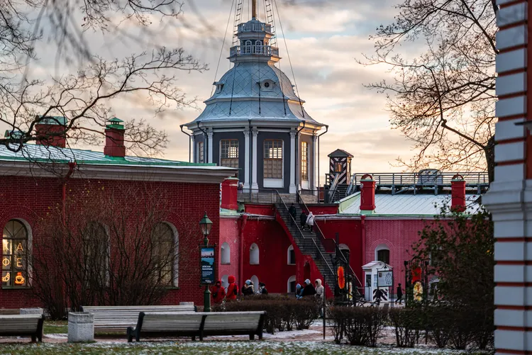 Петропавловская крепость, царская усыпальница и петербургская бастилия