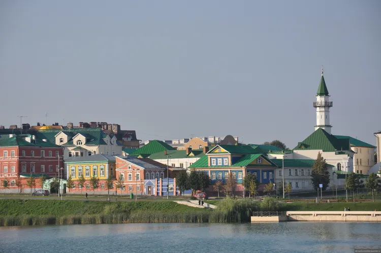 Казань: город меж крестом и полумесяцем