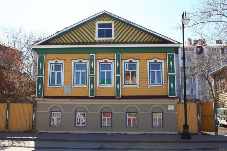 Казань: город меж крестом и полумесяцем