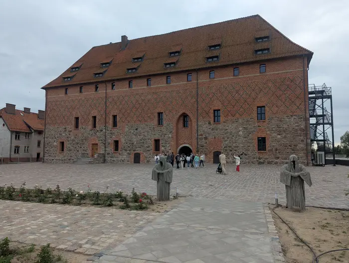 От тюрьмы до семейного дела: необычные судьбы готических замков