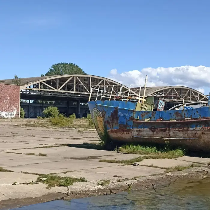 Балтийск и Балтийская коса: где корабли, бункеры и лебеди делят одну территорию. Выезд из Калининграда