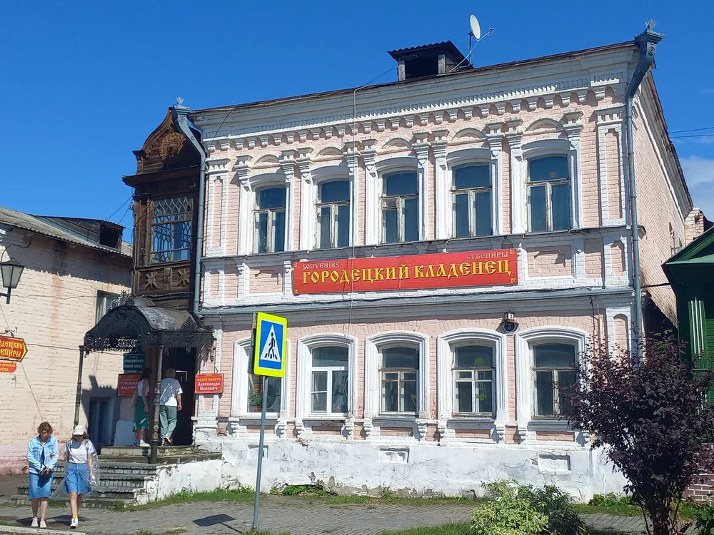 Путешествие в сердце народных промыслов: Семенов и Городец.