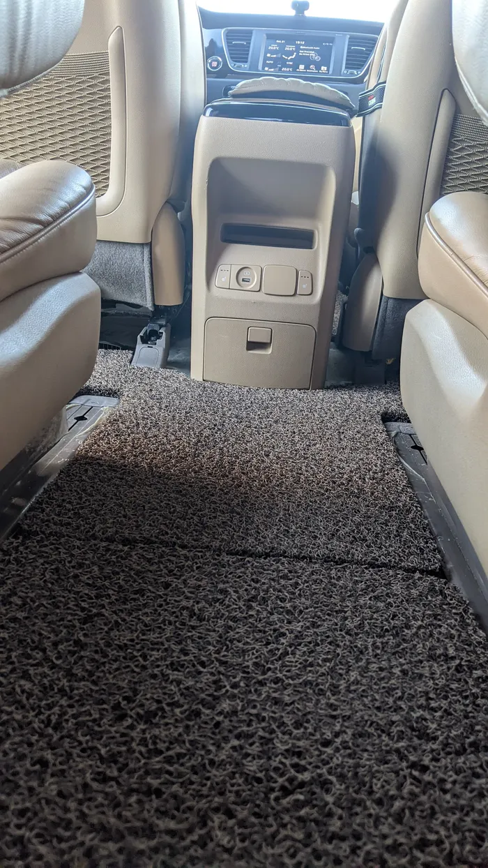 За Полярным кругом: залив, корабли и тайны Севера.