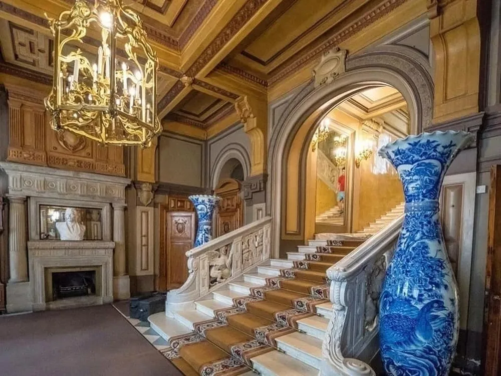 Жизнь и тайны Владимирского дворца: узнайте, что скрывается за парадным фасадом!