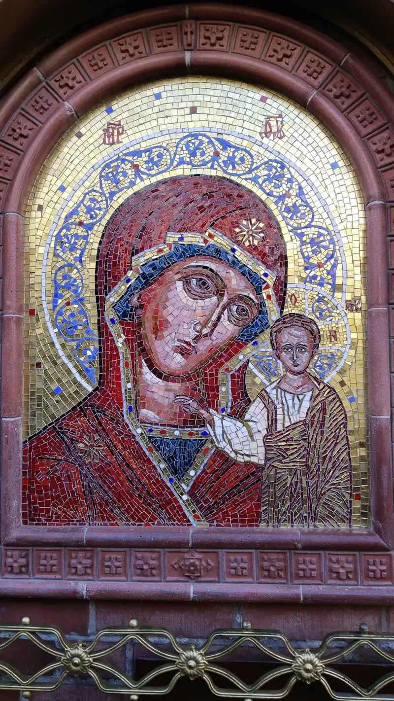 Калининградская экзотика – православные храмы, в возрожденных старых кёнигсбергских кирхах.