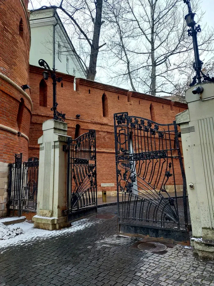 По следам древней крепостной стены Китай-города