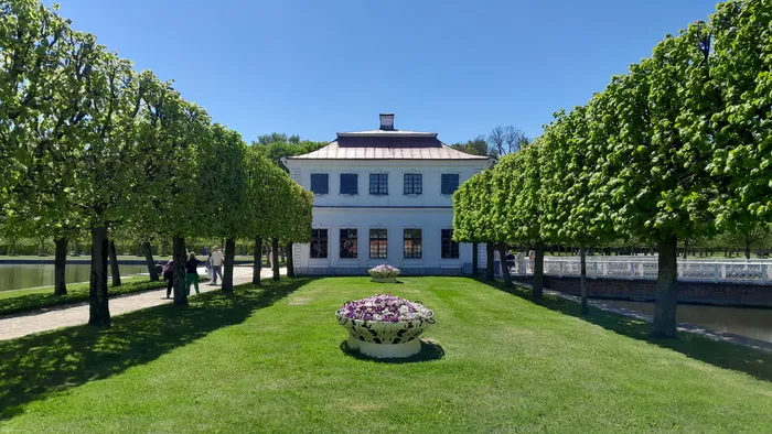 Индивидуальная экскурсия в Петергоф на автомобиле