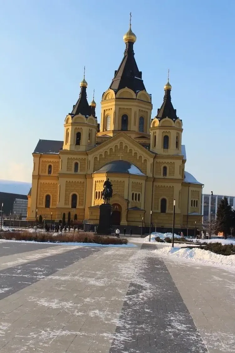Нижегородская Ярмарка и знаменитая Стрелка - место слияния Оки и Волги