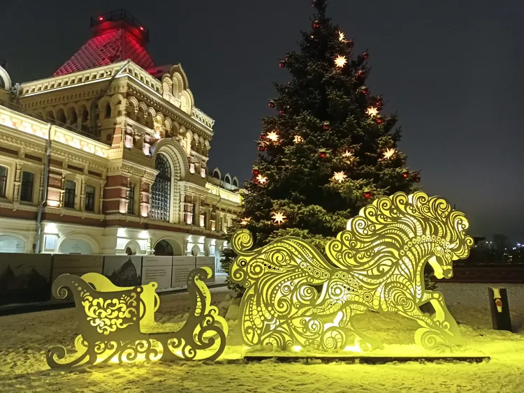 Нижегородская Ярмарка и знаменитая Стрелка - место слияния Оки и Волги