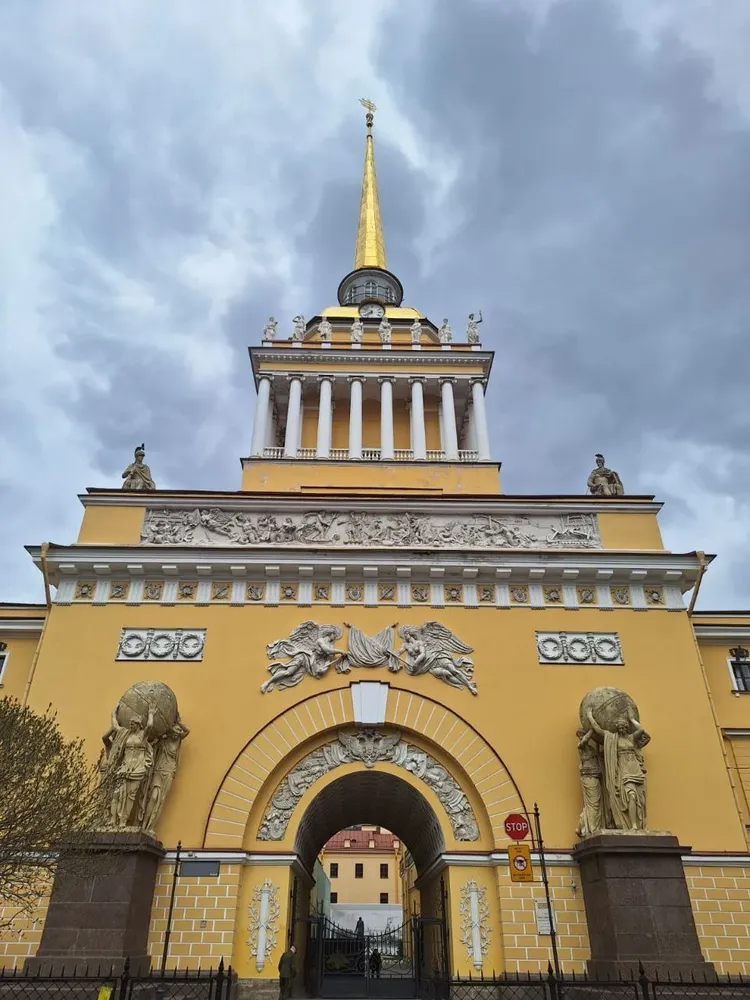 Однодневный тур из Москвы по Санкт-Петербургу