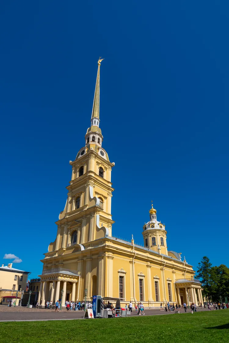 Петропавловская крепость, царская усыпальница и петербургская бастилия