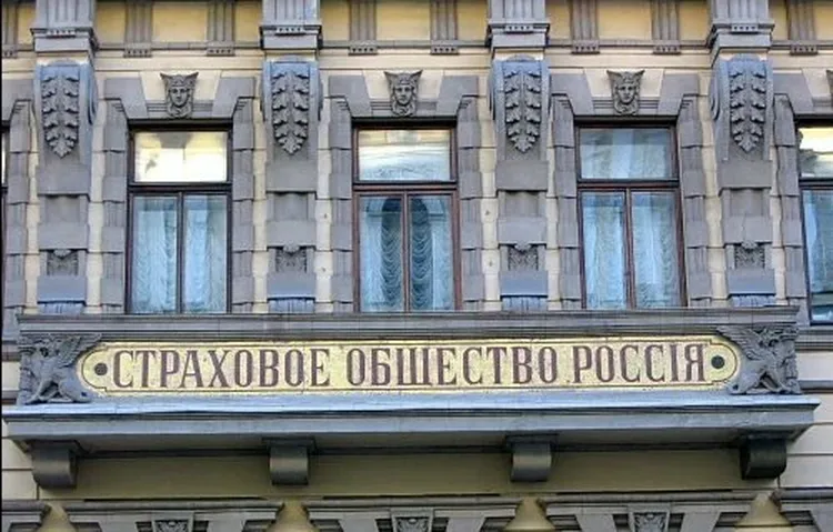 Меж двух площадей — 