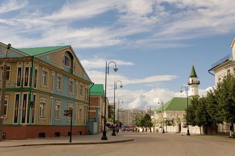 Казань: город меж крестом и полумесяцем