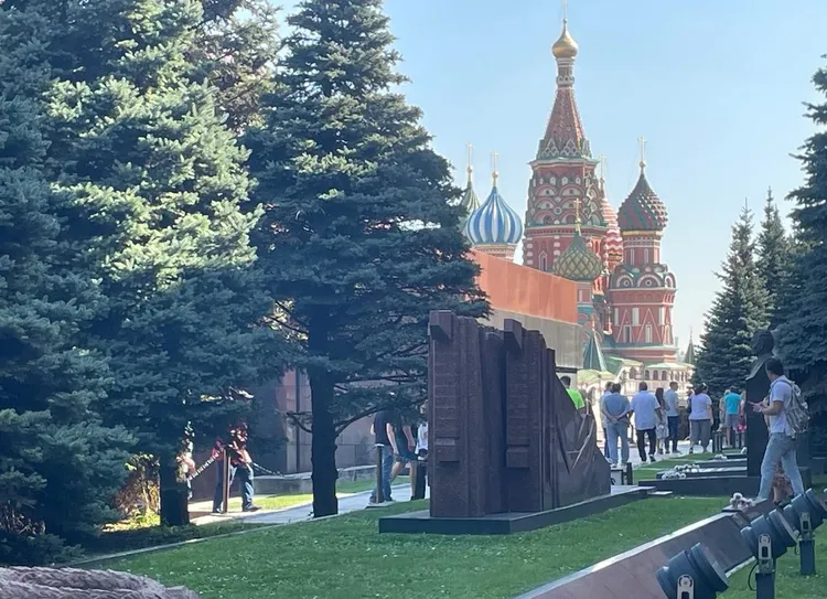 Прогулка по Александровскому саду, Красной площади и Зарядью.