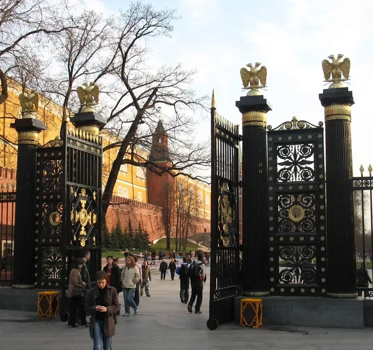 Прогулка по Александровскому саду, Красной площади и Зарядью.