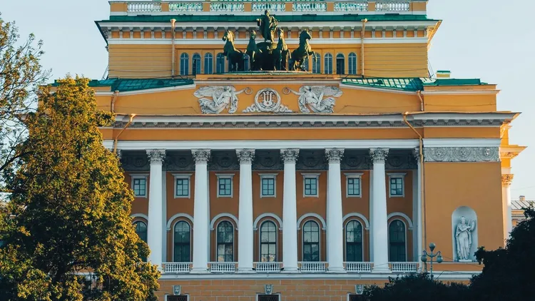 Петербург глазами женщин: история для девочек