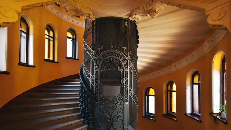 Другой Петербург: от блокадного рынка до роскошных парадных