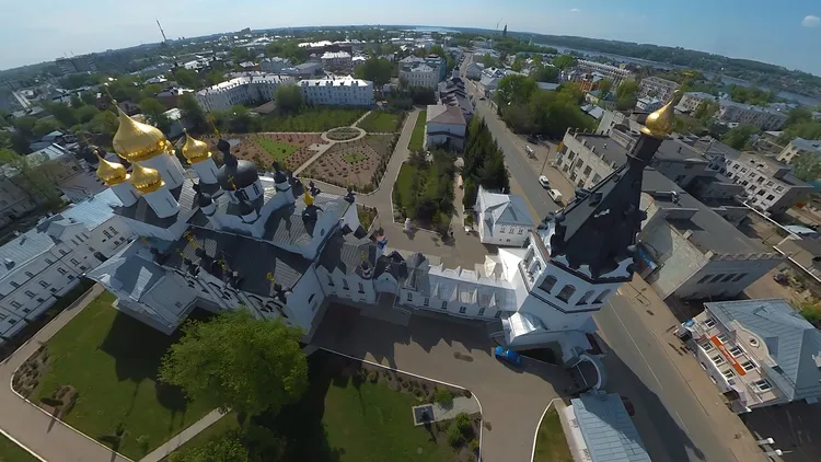 Невероятное приключение с дегустацией: VR-полет над Костромой и Россией