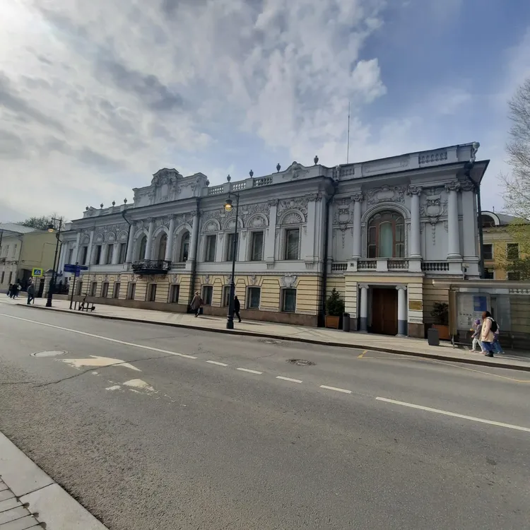 Пречистенка: дворцы и тайные истории старой Москвы
