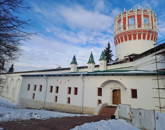 Новодевичий монастырь: шедевр русского зодчества