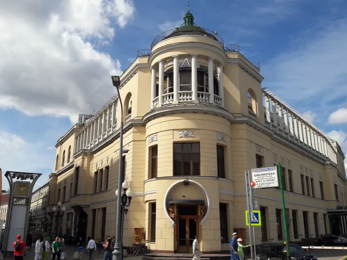 Гуляем по Арбату, влюбляемся в Москву