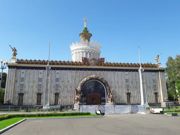 ВДНХ: где СССР до сих пор жив — и это невероятно красиво