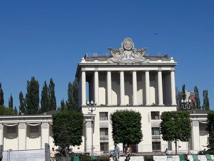 ВДНХ: где СССР до сих пор жив — и это невероятно красиво