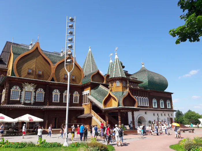 Царский быт, династические драмы и мистика в усадьбе Коломенское