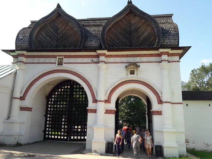 Царский быт, династические драмы и мистика в усадьбе Коломенское