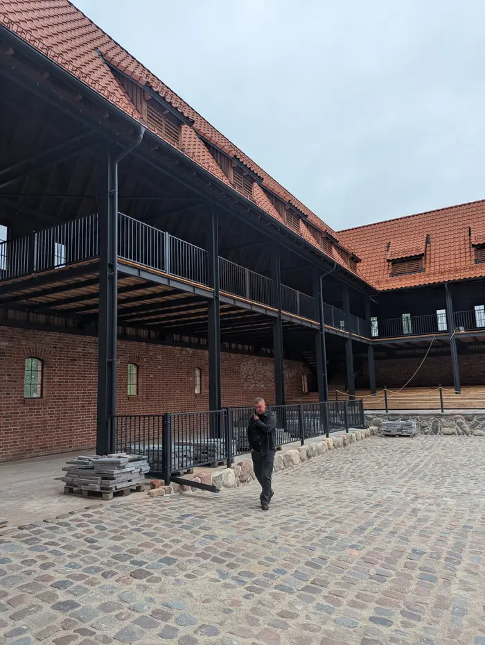 От тюрьмы до семейного дела: необычные судьбы готических замков