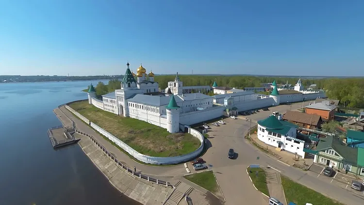 Невероятное приключение с дегустацией: VR-полет над Костромой и Россией