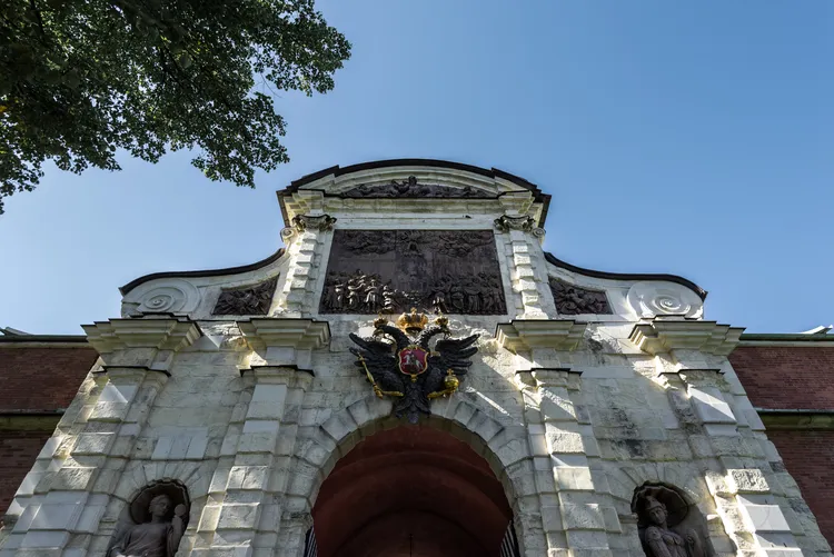 Петропавловская крепость, царская усыпальница и петербургская бастилия