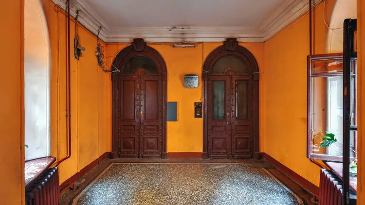 Другой Петербург: от блокадного рынка до роскошных парадных