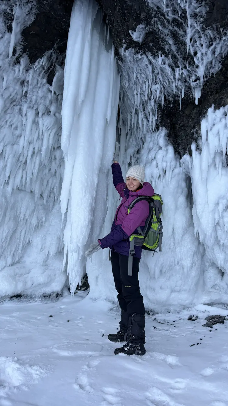 Морозная сказка Сахалина: искрящиеся ледопады и голубые льды  