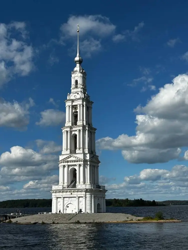 Затопленная колокольня и неожиданный деликатес: один маршрут — два открытия. Авторская экскурсия из Твери в Калязин