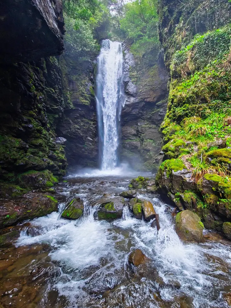 12 часов драйва в солнечной Абхазии: города-призраки и термальные источники. Выезд из Сочи