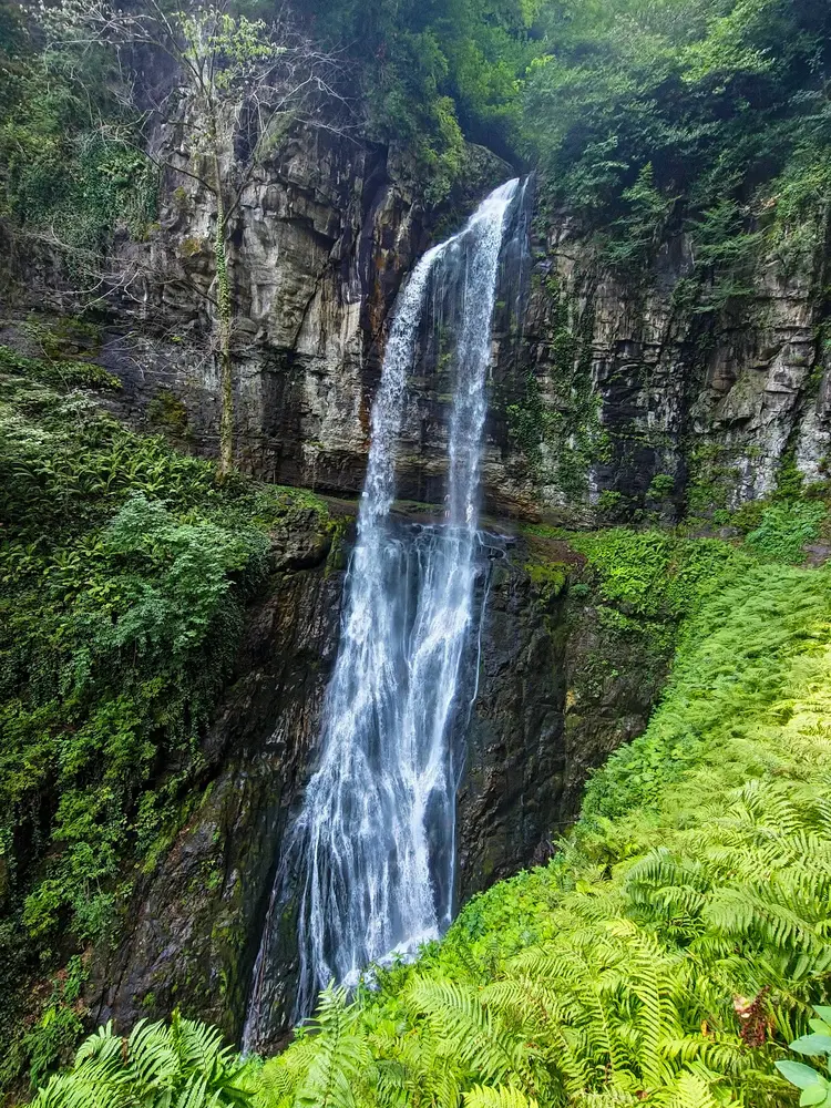 12 часов драйва в солнечной Абхазии: города-призраки и термальные источники. Выезд из Сочи