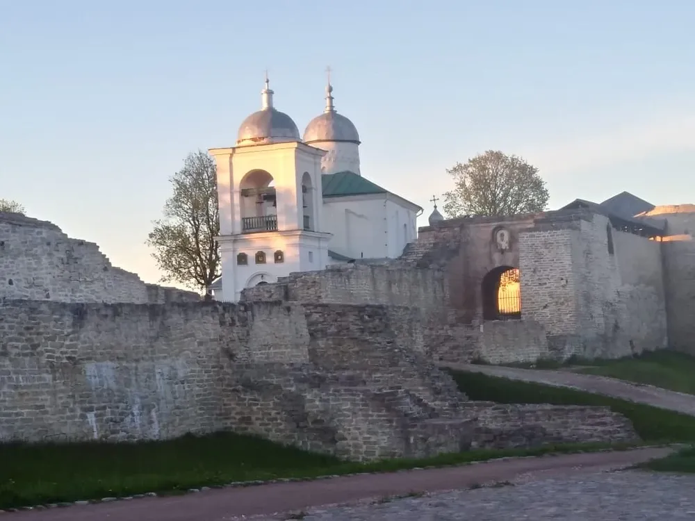 Прогулка по Изборску. Это ли не сказочная Русь – древняя изборская земля